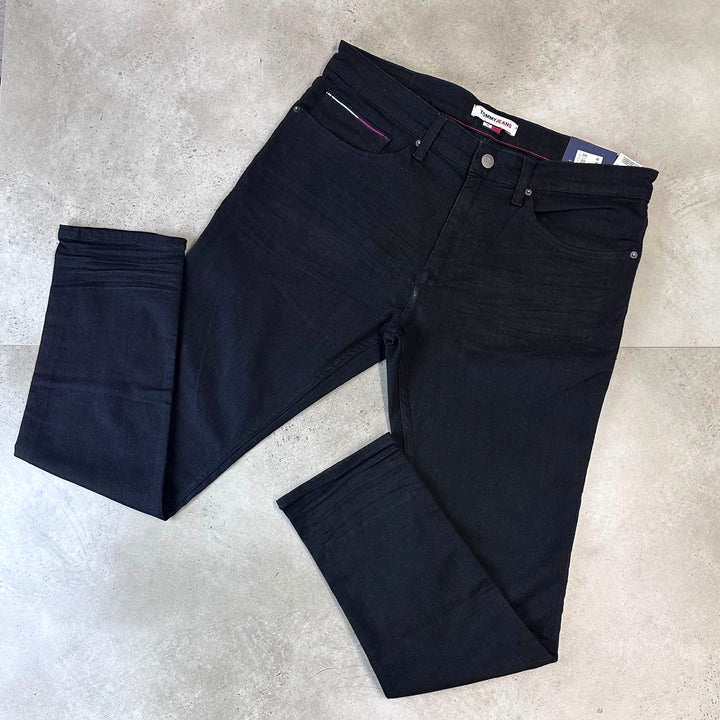 KMB Bundle: Hugo Boss - Logo T-Shirt & Tommy Jeans Austin Jeans